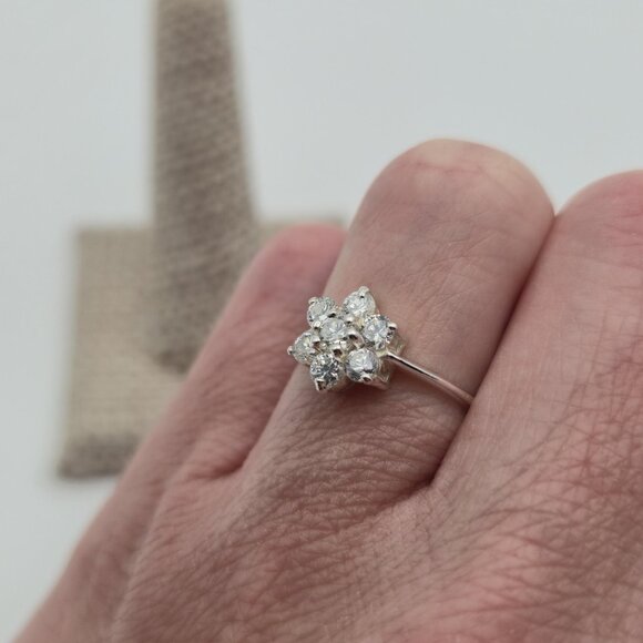 Size 7.5 Sterling Silver Cluster Clear Cubic Zirconia Ring A4379 - Picture 5 of 9